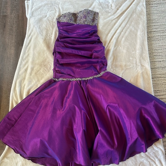 Elegant Fushia Formal Dress - Picture 1 of 5